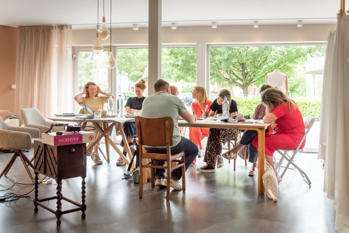 Deelnemers aan het werk